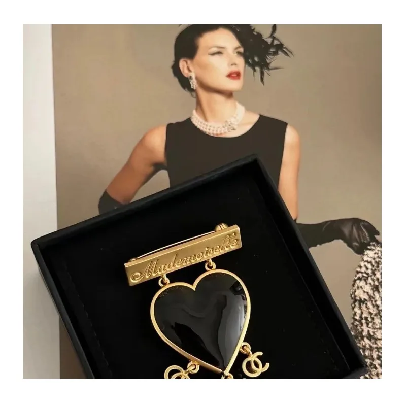 

Xiaoxiang Brooch Love Retro Brooch Classic Versatile Brooch Retro Style Love Brooch Medieval High-end Accessories