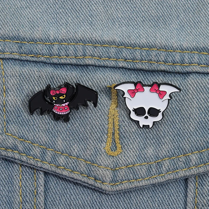 2pcs Pastel Goth Bat & Skull Enamel Pin Set Brooches for Backpack Clothing Jewelry Fashionable Clothing Accessories
