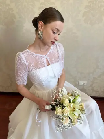 Bolero de Renda Real Personalizado para Noivas com Mangas Curtas, Capa de Casamento Luxuosa, Jaqueta Elegante para Noivas, Capa para Noivas de Igreja