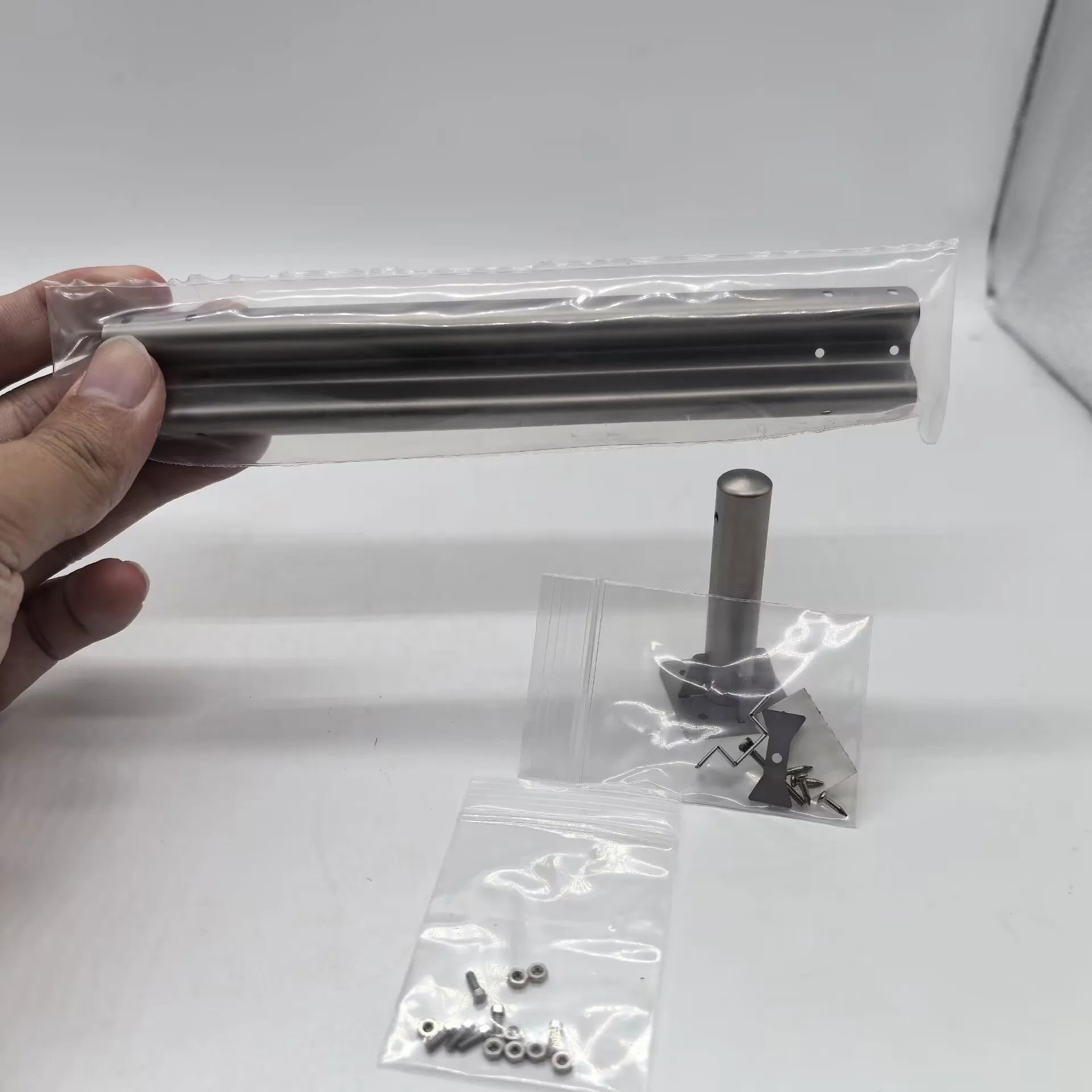 

Metal Road Guardrail Highway Fence Length 15CM Simulation For 1/14 Tamiya RC Truck Tractor 1/10 Climb Car DIY Toys Model Parts