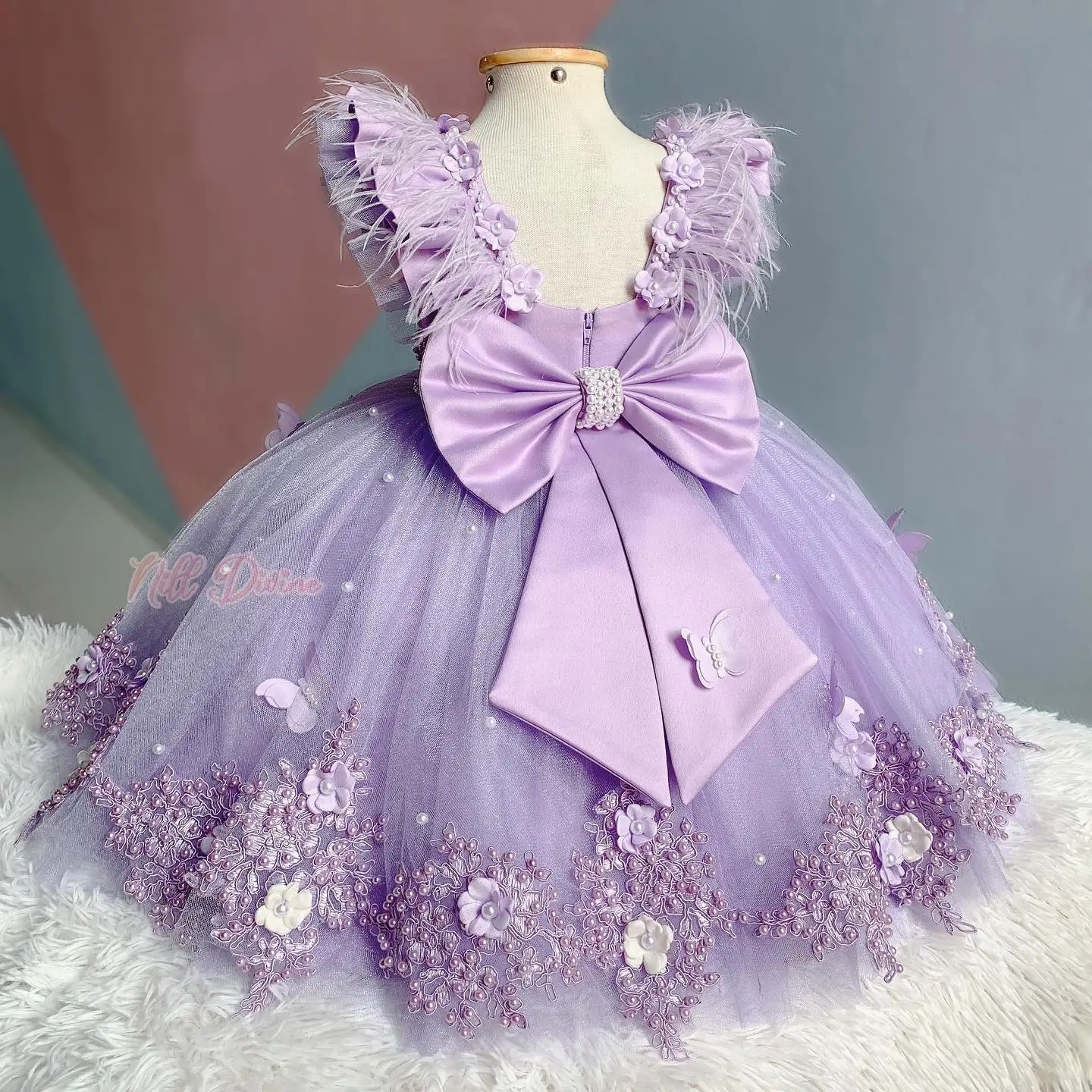 

Light Purple Flower Girls Dresses For Weddings Customized Floral Feather Birthday Children Bow Back Dress Girl Pageant Gowns