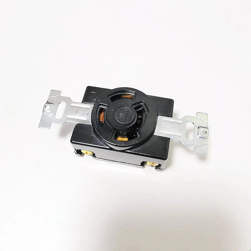 

Скрытая розетка LK2420F20A250V4P трехфазная четырехпроводная фенольная розетка с замком.