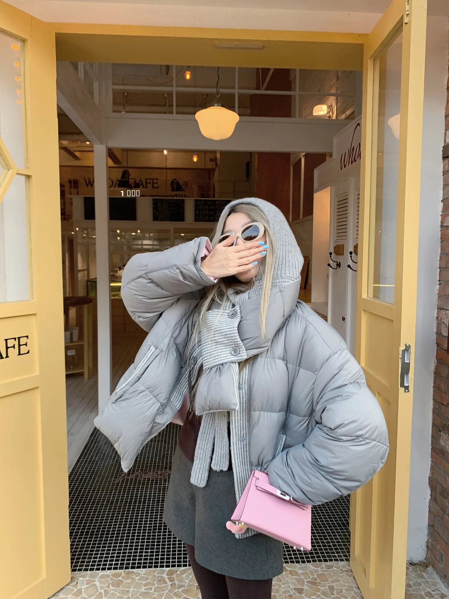 

Dual-Sided Wearable Women's down Jaet 95% White Du down Filled Warm Outerwear Casual Sle ort Loose Fit Winter Coat