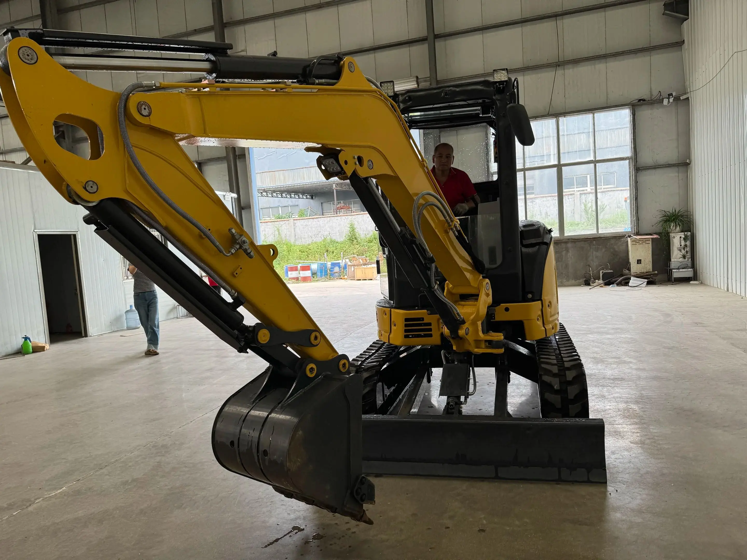 Mini koparka 3,5 tony z silnikiem Kubota zgodnym z EPA, nowa, gąsienicowa, mała koparka w niskiej cenie.