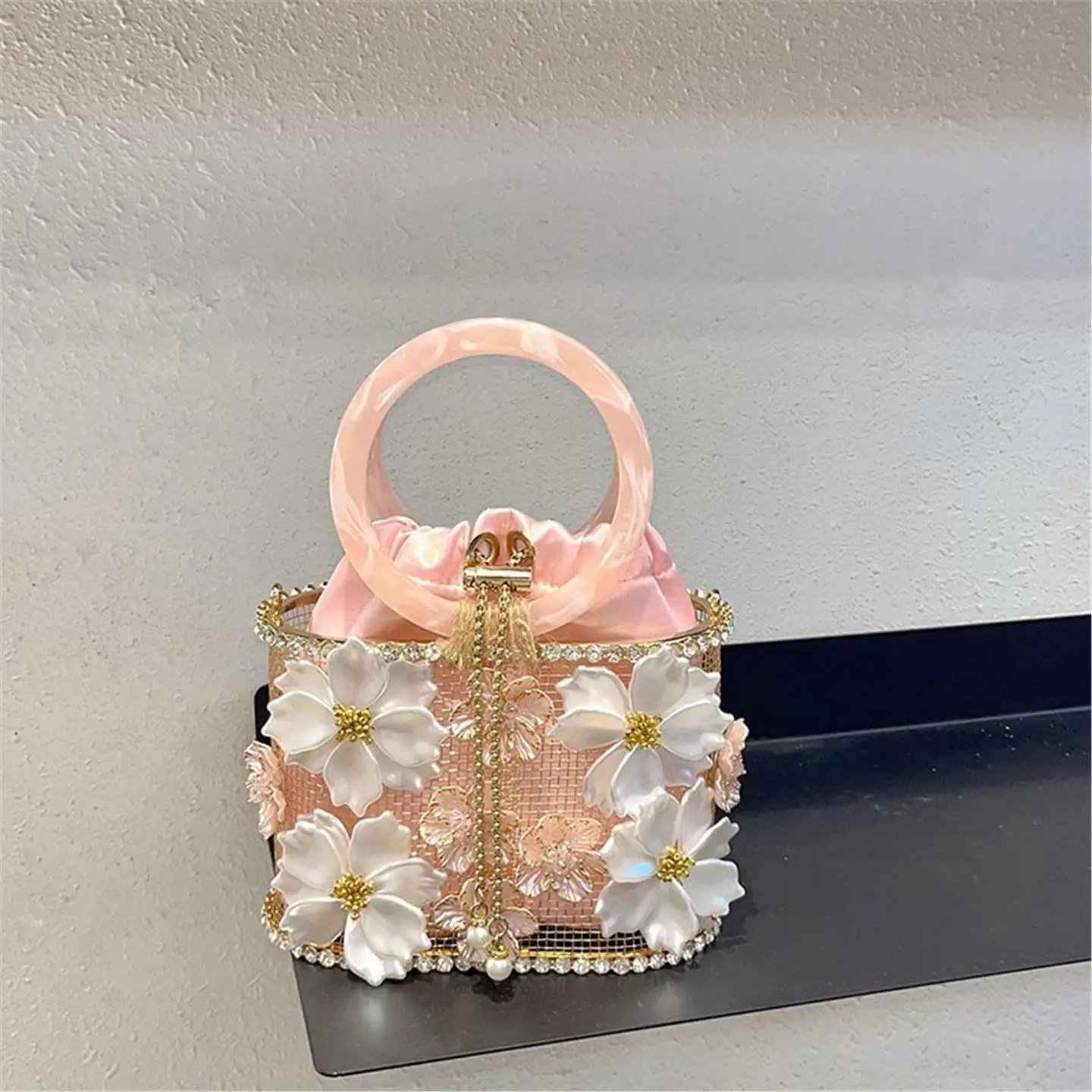 

Ретро Suower Birage Handmade Hollow iny Rhinestone Chain Buet Bag Diamond Embedded Сумка для отдыха для девочек-подростков