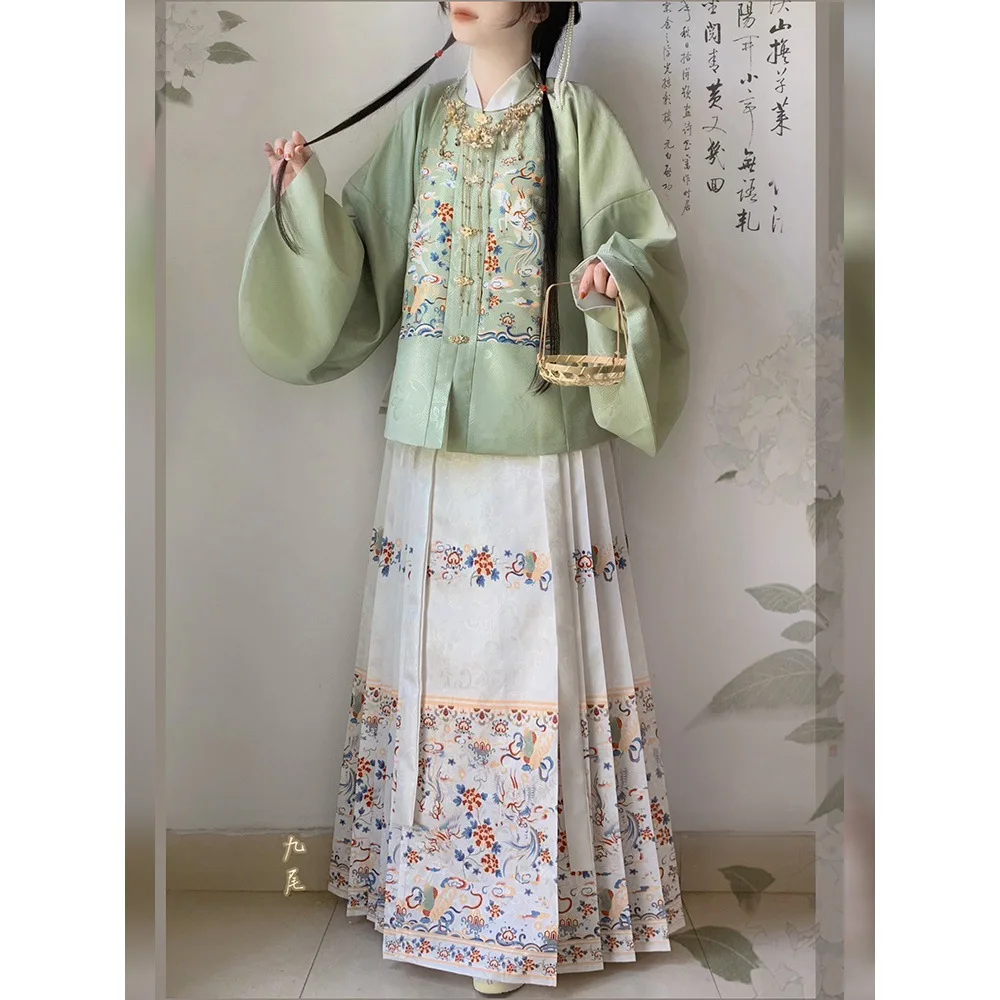 Hanfu الأبيض لوتس نمط معطف قصير ، اليوسفي طوق ، بيبا الأكمام و الحصان الوجه تنورة ، الخريف والشتاء