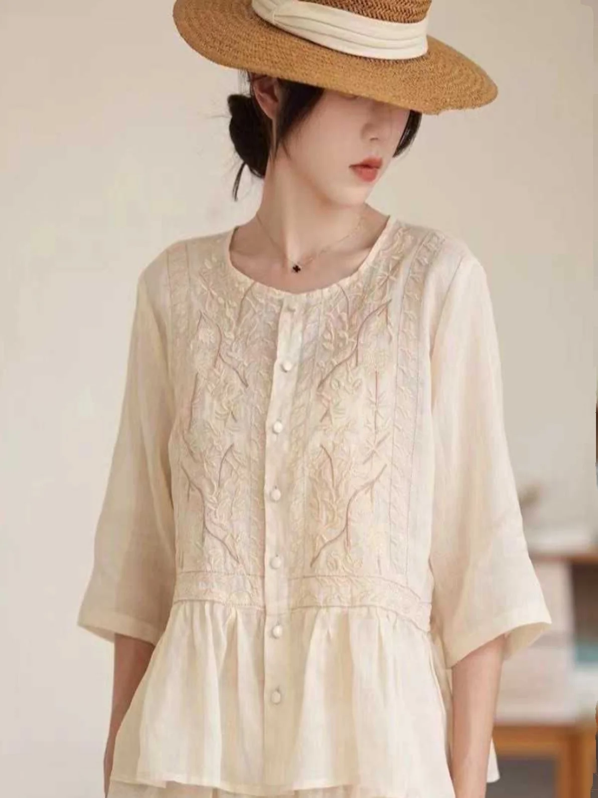 

New Chinese Sle ort Printed Cotton Linen irt Women's round Ne Loose Fit Summer New Arrival Embroidered Doll Top