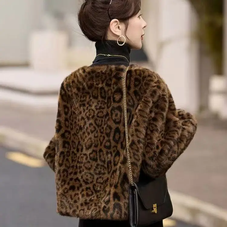 2026 Winter High-End Gold Mink Leopard Print Short Jacket V-Neck Thickened Fur Integrated Fashion Leopard Print Faux Fur Jacket