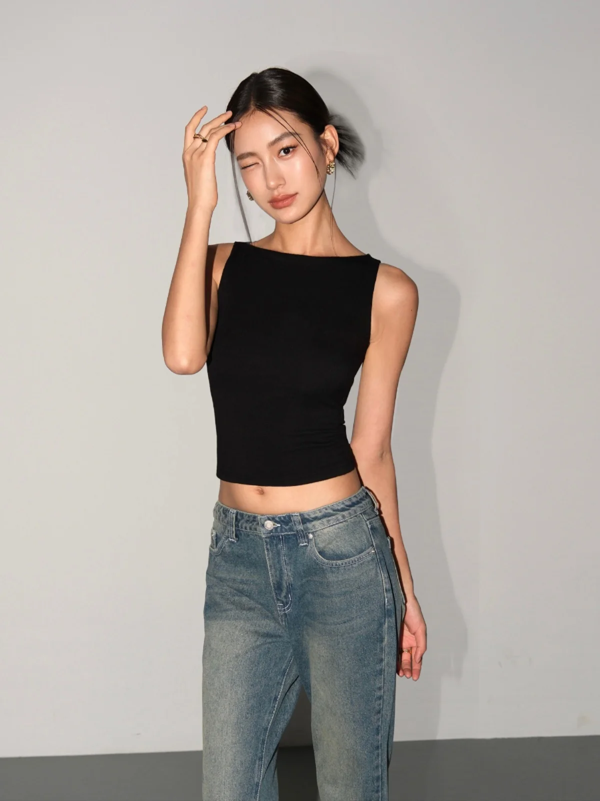 

NEVA HU Bla Strap Vest Women's Outdoor Wear Summer New Slim Fit Svel ort Top Faionable Commute Sle Pure Color