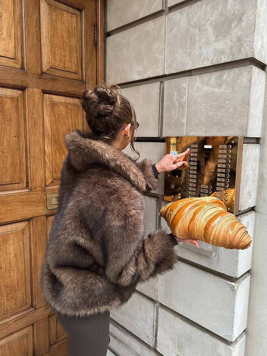 Jaqueta de pele sintética de dia da semana, casaco curto com gola, roupas de inverno femininas, casaco midi gradiente marrom, roupa externa felpuda e deslumbrante