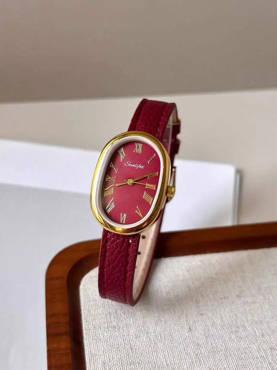 This Vintage-Style Women's Wristwatch Features A Simple And Casual Design. The Elegant Oval-Shaped Case Is Paired With A PU