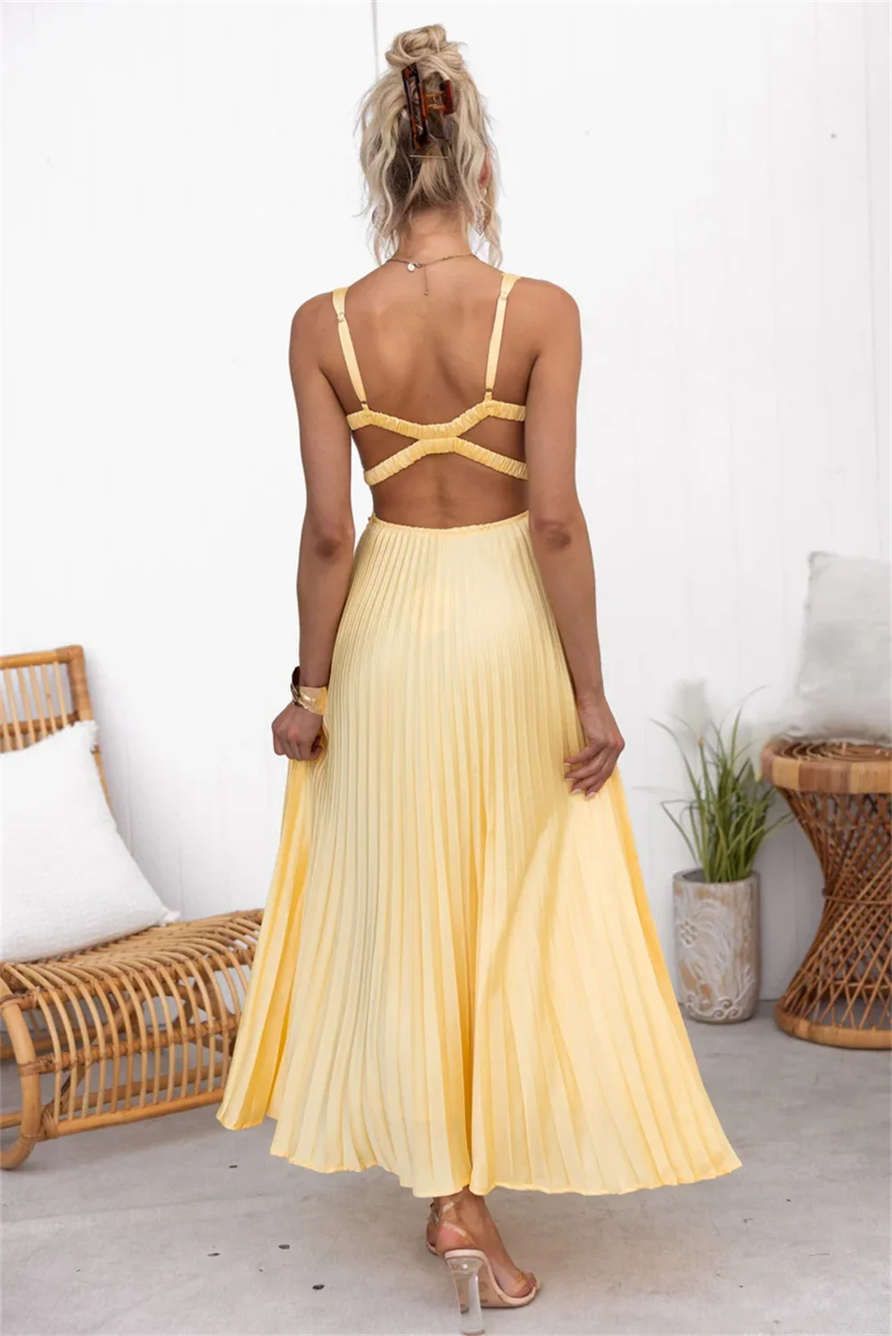 Yellow Custom Made Two Straps V-neck Cocktail Dresses Elegant Ceremony Pleated Hollow Out Backless Trapeze Maxi Dresses