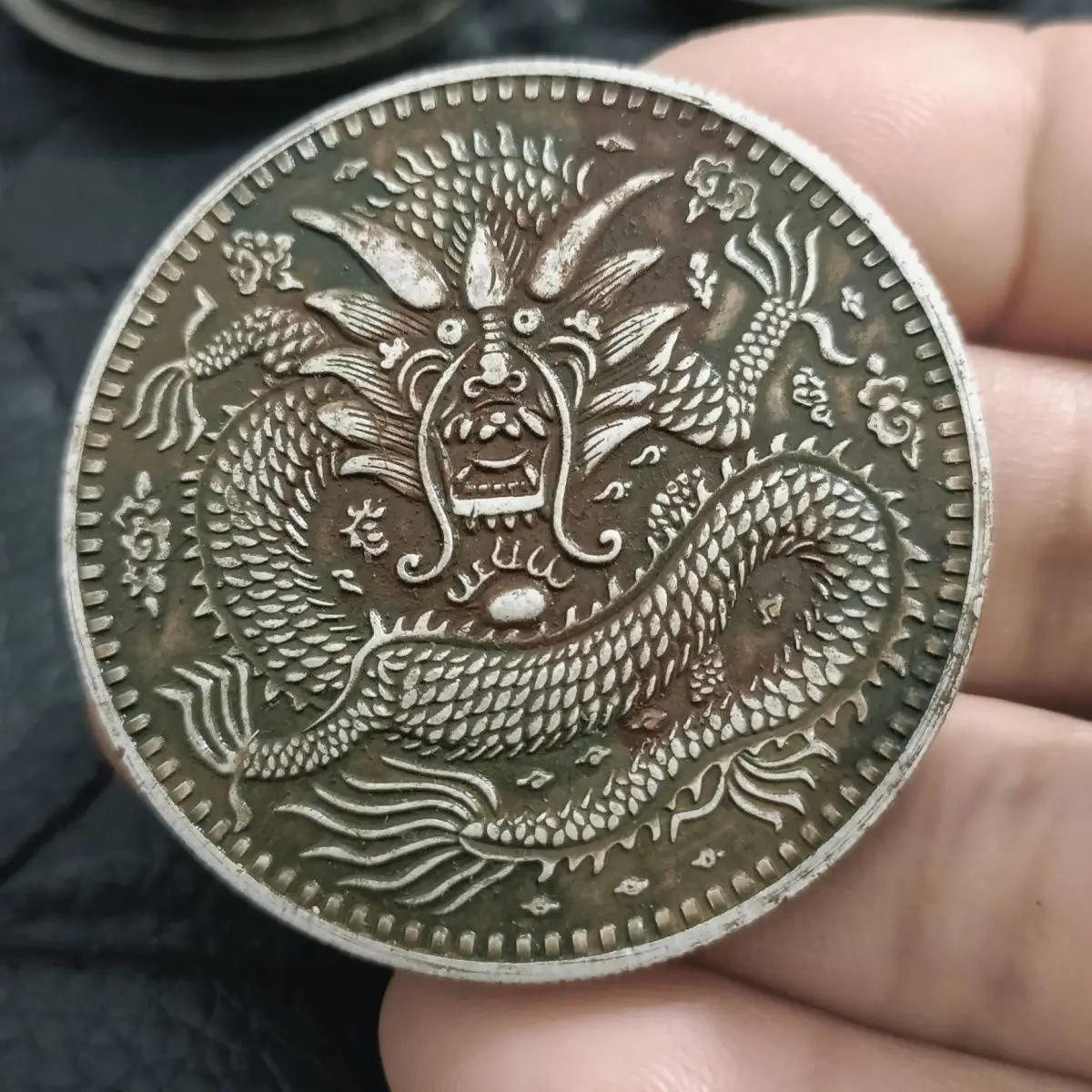 Rare boutique Longyang Kashgar Xuantong Yuanbao one or two silver coins antique domineering dragon coins collection gift ornamen