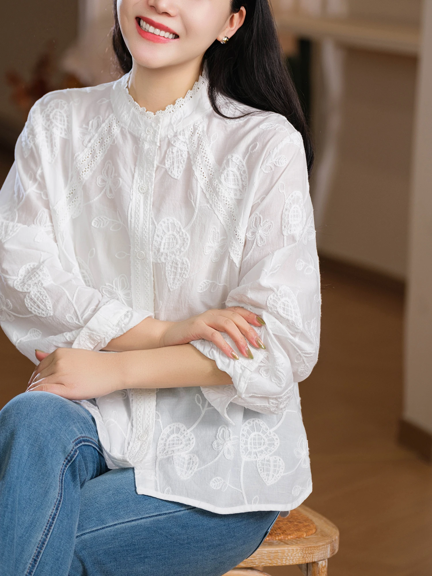 

Женская хлопковая блузка с вышивкой и кружевной отделкой, на одной пуговице, с круглым вырезом, вставками на плечах и рукавах, повседневная, свободного кроя, с длинным рукавом