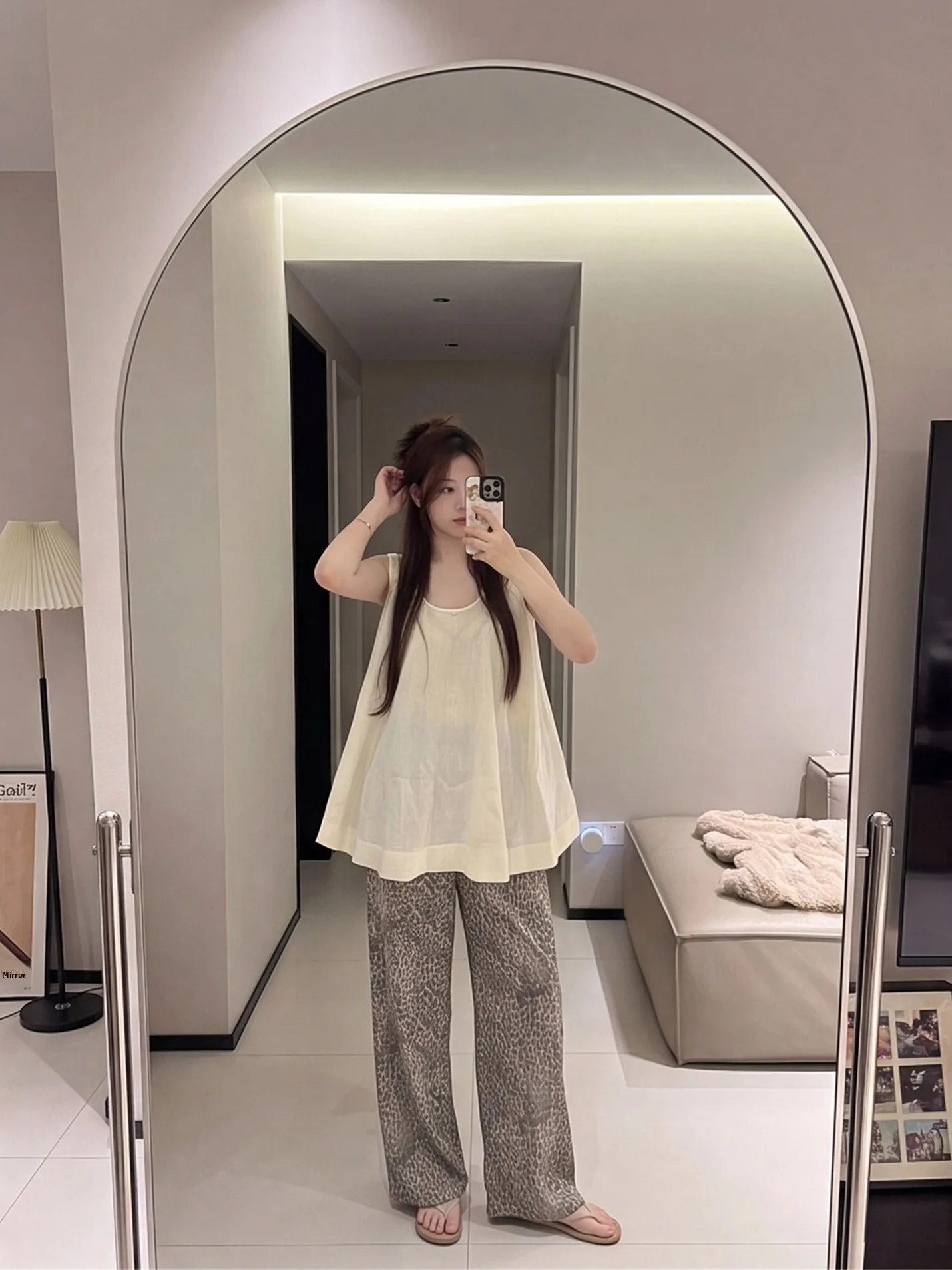 Oval Neck Loose Fit Sleeveless Women's Vest Ivory Casual Style Summer Fashionable Versatile Meat Concealing Daily Wear