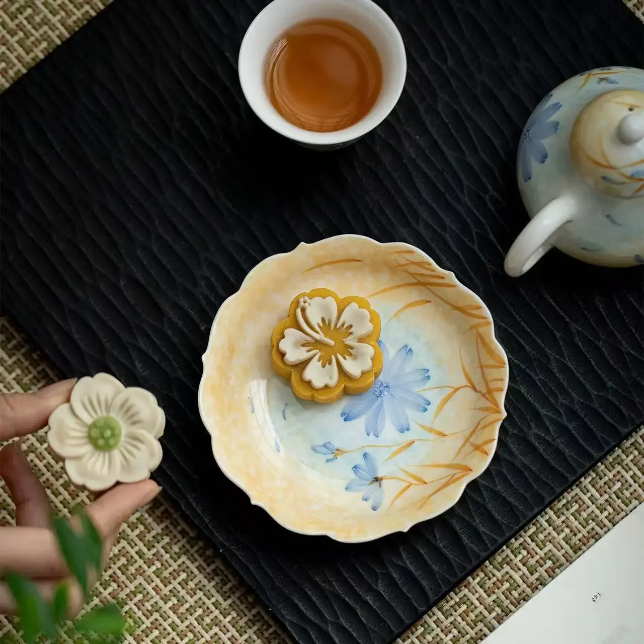 Oil Painting Style Hand-painted Ceramic Pot Bearing Kung Fu Tea Set Dry Brewing Plate Tea Ceremony Flower Mouth Tea Point Plate