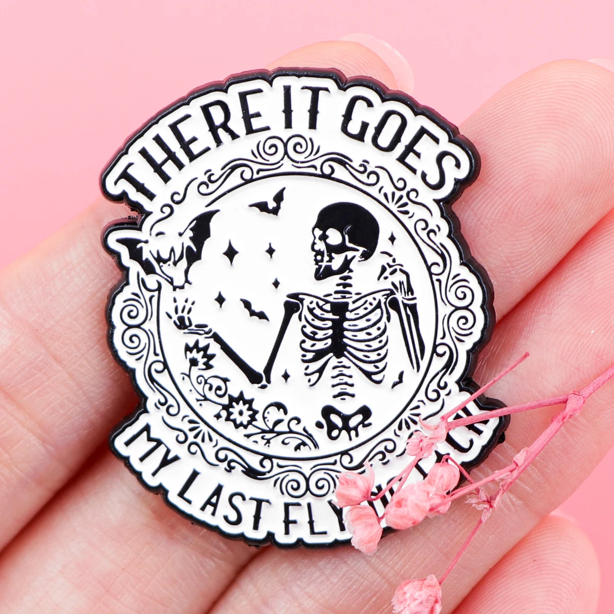 Skeleton Bat Enamel Pin Halloween Brooch Pines Lapel Pins Badge on Backpack Clothing Accessories Punk Jewelry Holiday Gifts