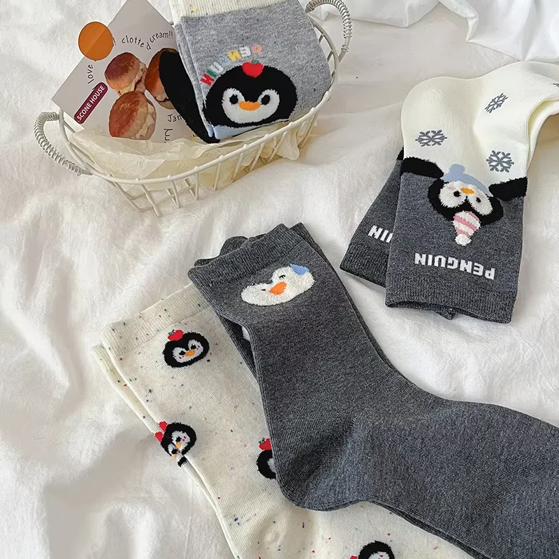 1Pair Four Season Women's Point Yarn Japanese Sweet And Cute Cartoon Penguin Pattern Versatile And Comfortable Mid-calf Socks