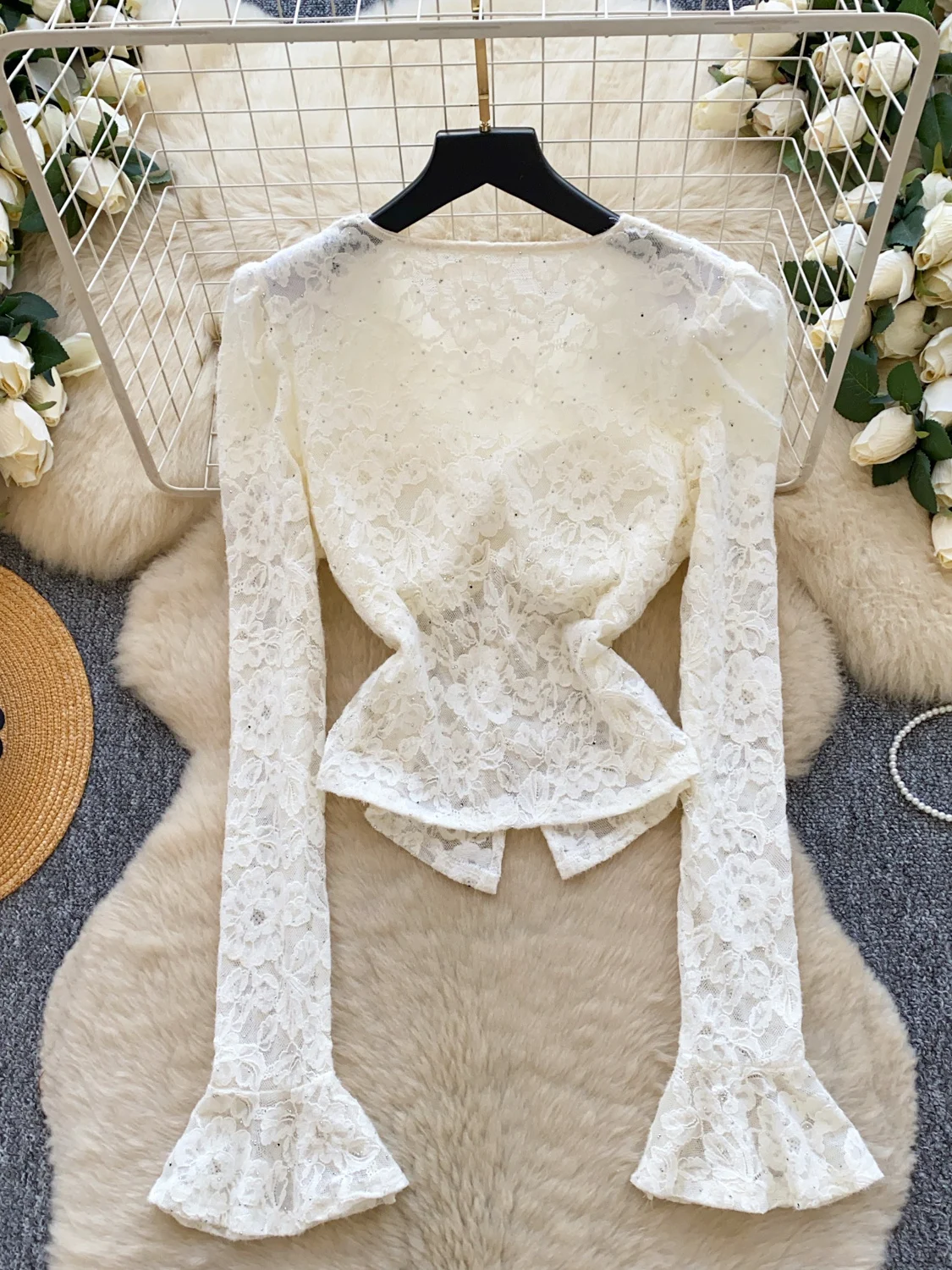 Retro V-ne Bell Sve Lace irt Women's Slimming Ele Top Korean Sle Commute Faion Small Diamond Long Sve irt