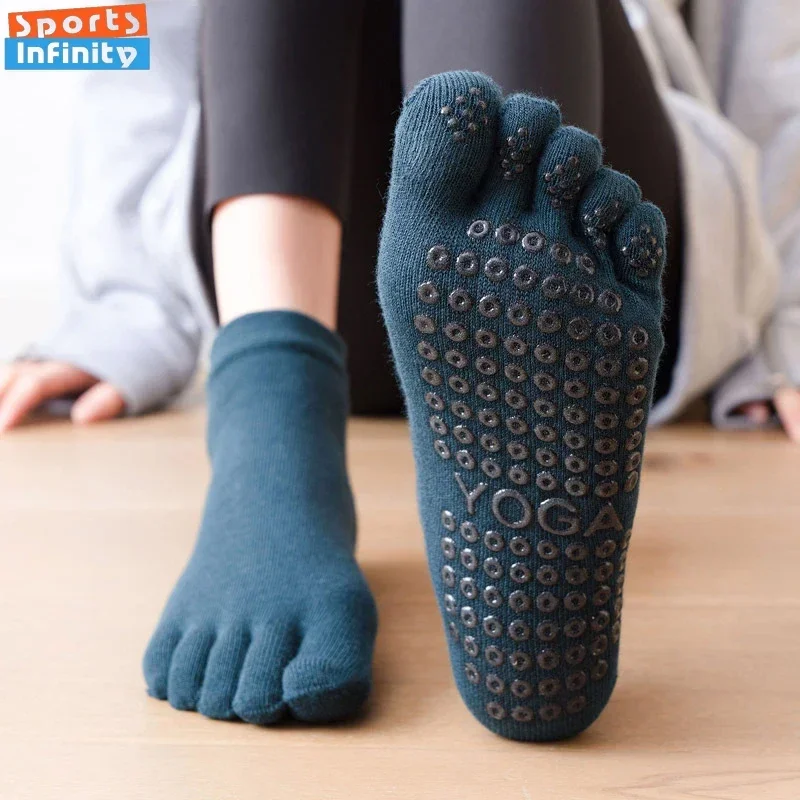 Kaus kaki katun Combed, kaus kaki Yoga lima jari untuk wanita, kaus kaki silikon Anti Slip, kaus kaki Pilates profesional, kaus kaki olahraga Fitness tari dalam ruangan