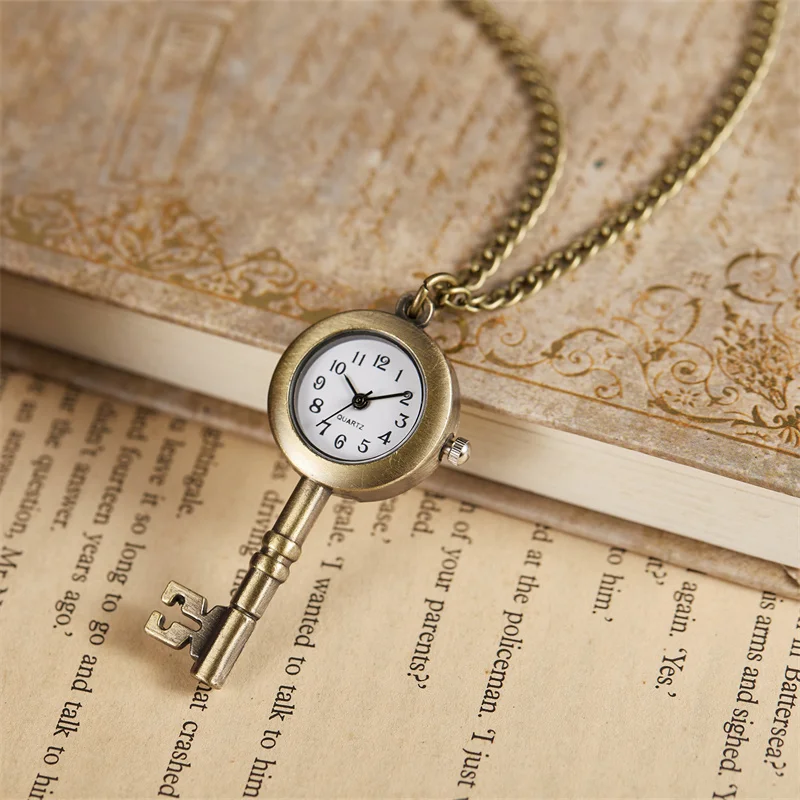 Retro creative personalized design key shaped quartz pocket watch necklace pendant men women student hanging watch simple