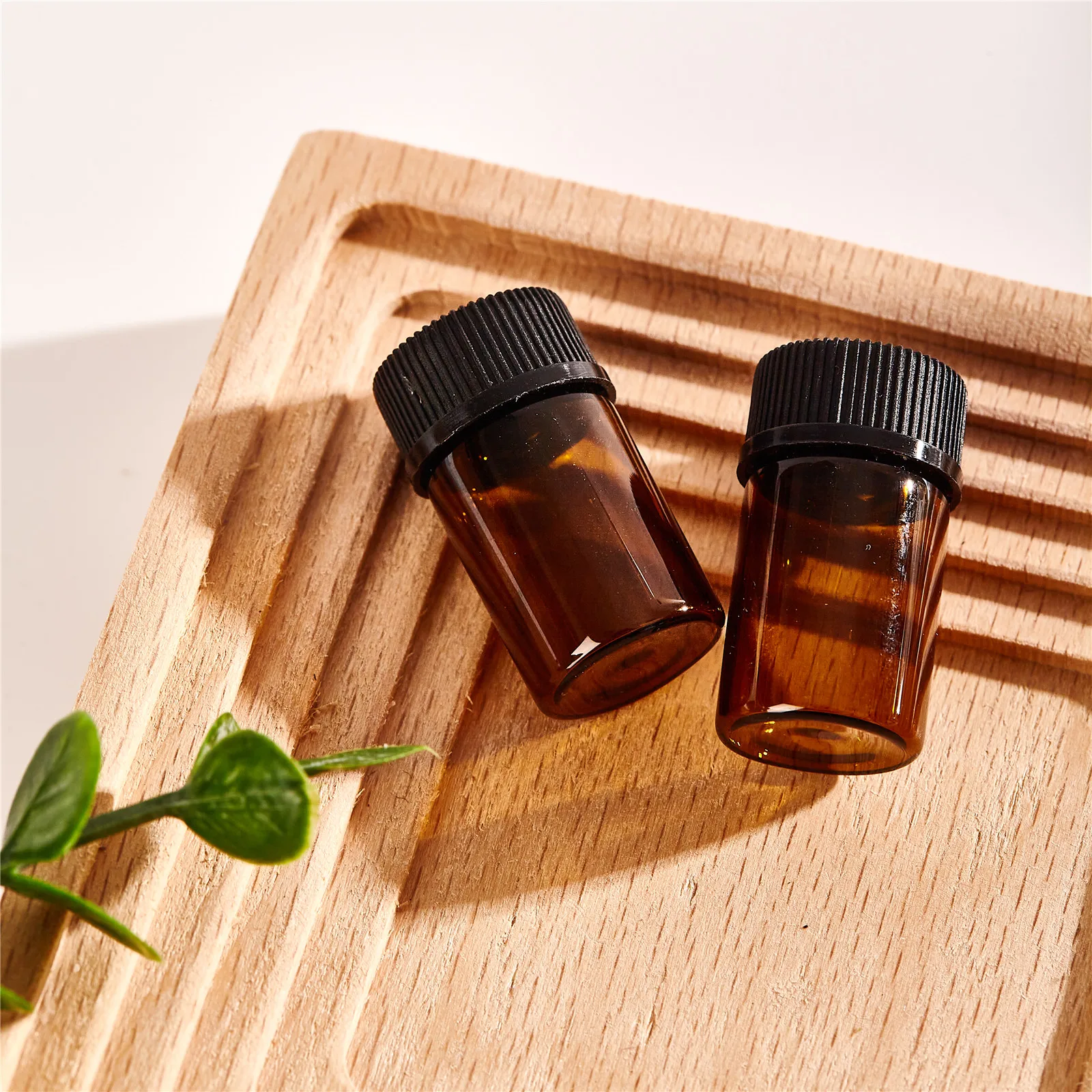 100pcs 1ml/2ml/3ml/5ml Empty Dram Amber Glass Essential Oil Bottle Thin Glass Small Amber Perfume Oil Vials Sample Test Bottle