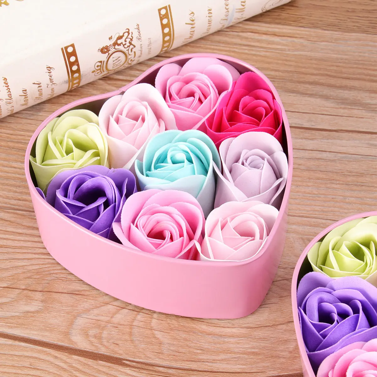 conjunto-de-2-sabonetes-artesanais-em-forma-de-rosa-com-caixa-de-armazenamento-metalica-em-forma-de-coracao-aroma-floral-doce-presente-premium-seguro-para-a-pele-para-mae