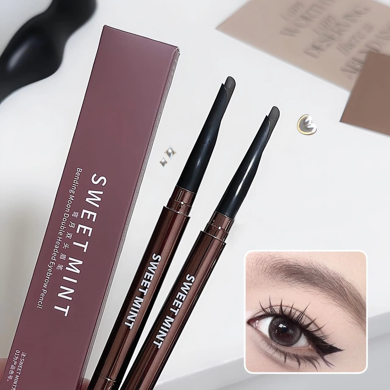 양쪽 끝의 아이브로우 펜슬은 방수 및 땀 방지 기능이 있어 자연스럽게 뿌리가 빠지지 않고 오래 지속되며 초보자에게 적합합니다.