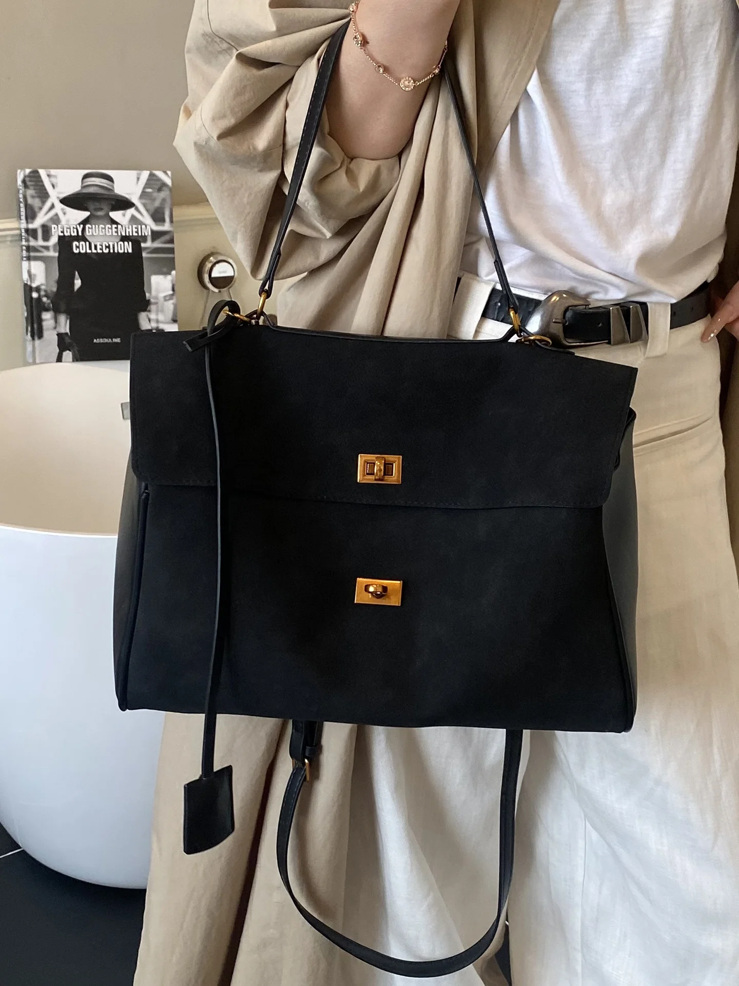 حقيبة يد نسائية كبيرة السعة بتصميم عتيق مصقول، موديل 2025 الجديد لفصلي الخريف والشتاء، حقيبة كتف عادية للتنقل اليومي