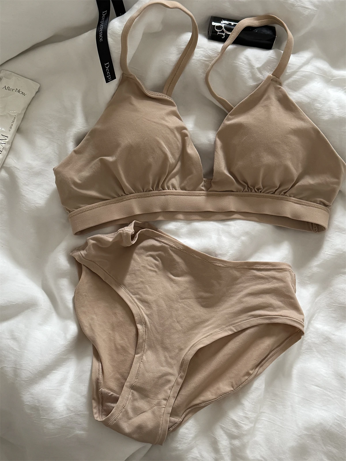 

Бесшовное нижнее белье без косточек с трусами, женский бюстгальтер с поддержкой, тонкий удобный эластичный спортивный повседневный комплект с бюстгальтером для женщин