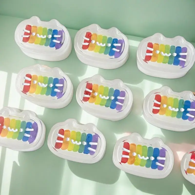 Un divertente giocattolo antistress da spremere al formaggio a tema gatto arcobaleno per bambini, studenti, adulti e ambienti di ufficio