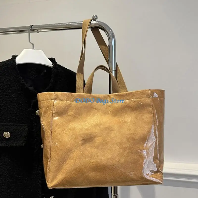 حقيبة كتف أنيقة من مادة PVC توفر الراحة ومساحة واسعة تحت الإبط للاستخدام اليومي وتعزيز أنماطك