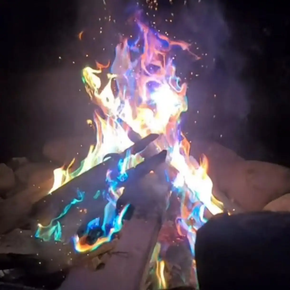 2 Bags Outdoor Campfire Powder Colorful Flame Powder Magic Evening Performance Party Beach Wedding Props Fireworks Camping Tools