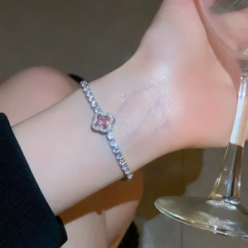 high-end, light luxury zircon four-petal flower bracelet, women's fashion bracelet, Qixi Festival jewelry 9527
