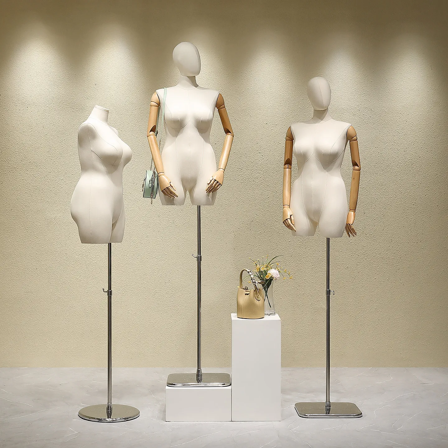 Large size model display stand women's clothing big butt slightly fat model clothing store window display full body dummy