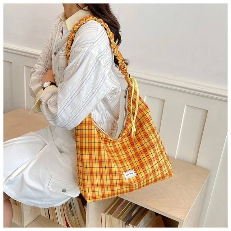 

Multi-Color Checkered Fabric Tote Bag with Ruched Handle, Casual Style for Commuting, Outdoor Activities, and Weekend Trips