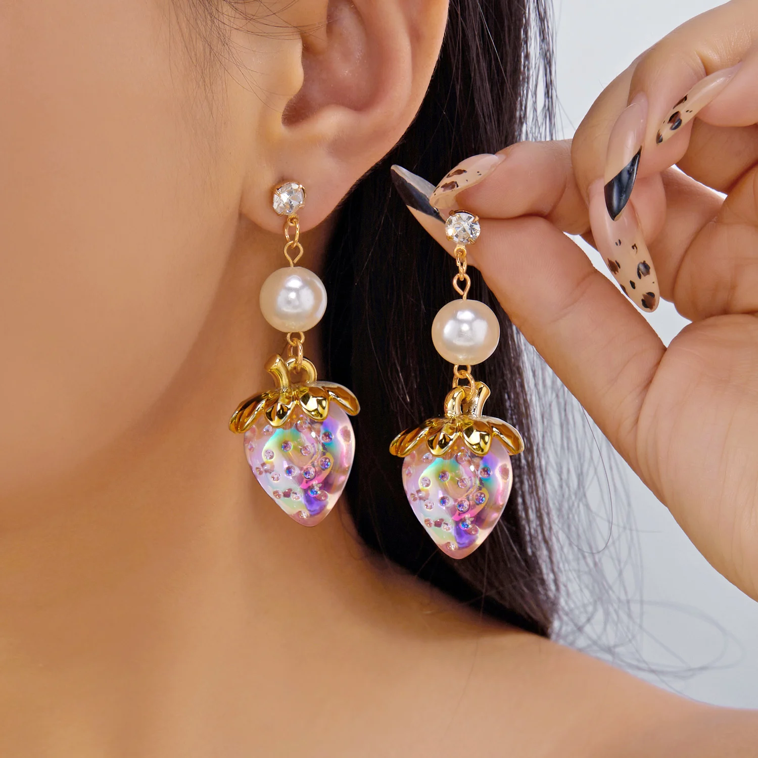 

New Trendy Sweet Strawberry Drop Earrings for Women Acrylic Simulated Fruit Pearl Tassel Earrings Girl Party Jewelry Accessories