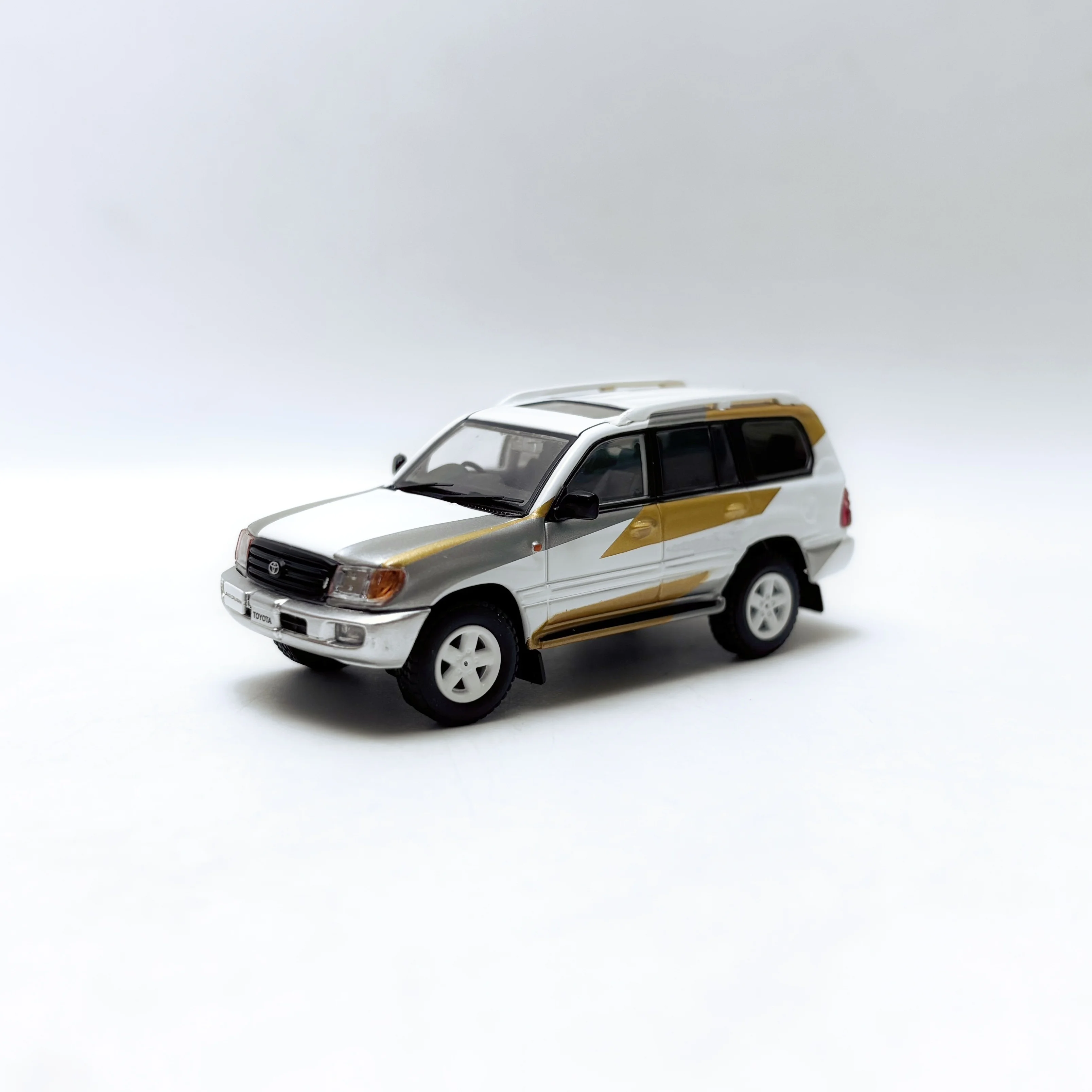 

GCD 1/64 LC100 LAND CRUISER alloy car model
