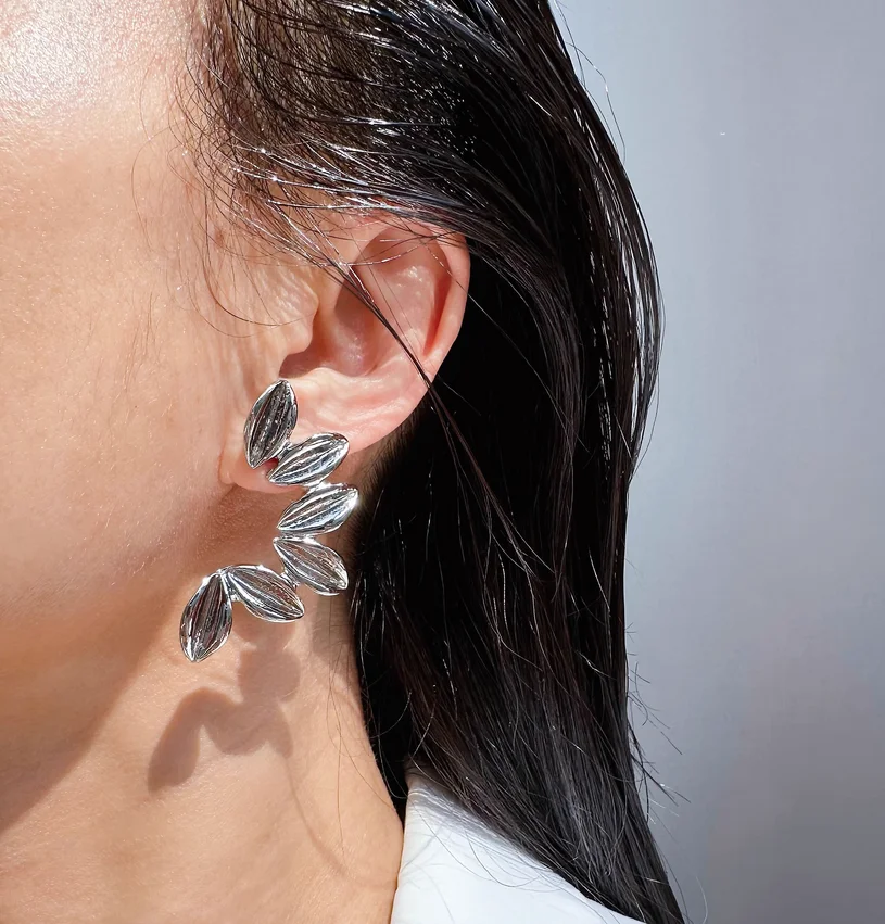 

Foreign trade jewelry European and American fashion metal wind leaves exaggerated symmetrical earrings ins cold wind personalize