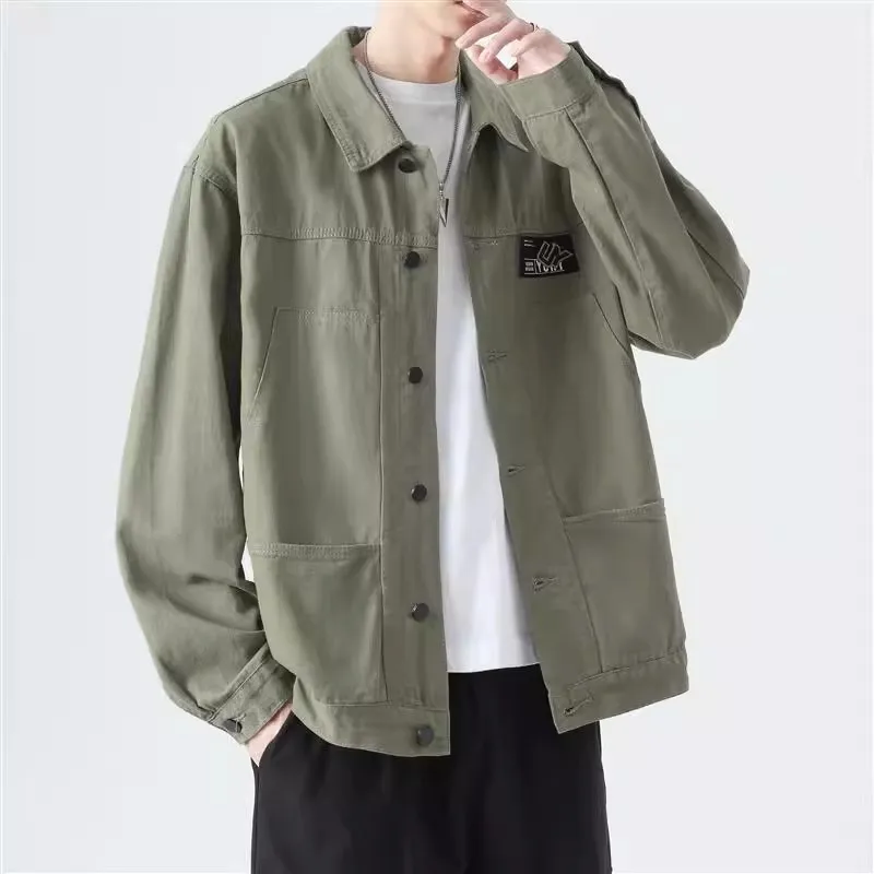 

Весна 2024: Мужской повседневный свободный хлопковый кардиган в винтажном стиле с открытым передом, длинными рукавами и острым воротником. Модная весенняя коллекция.