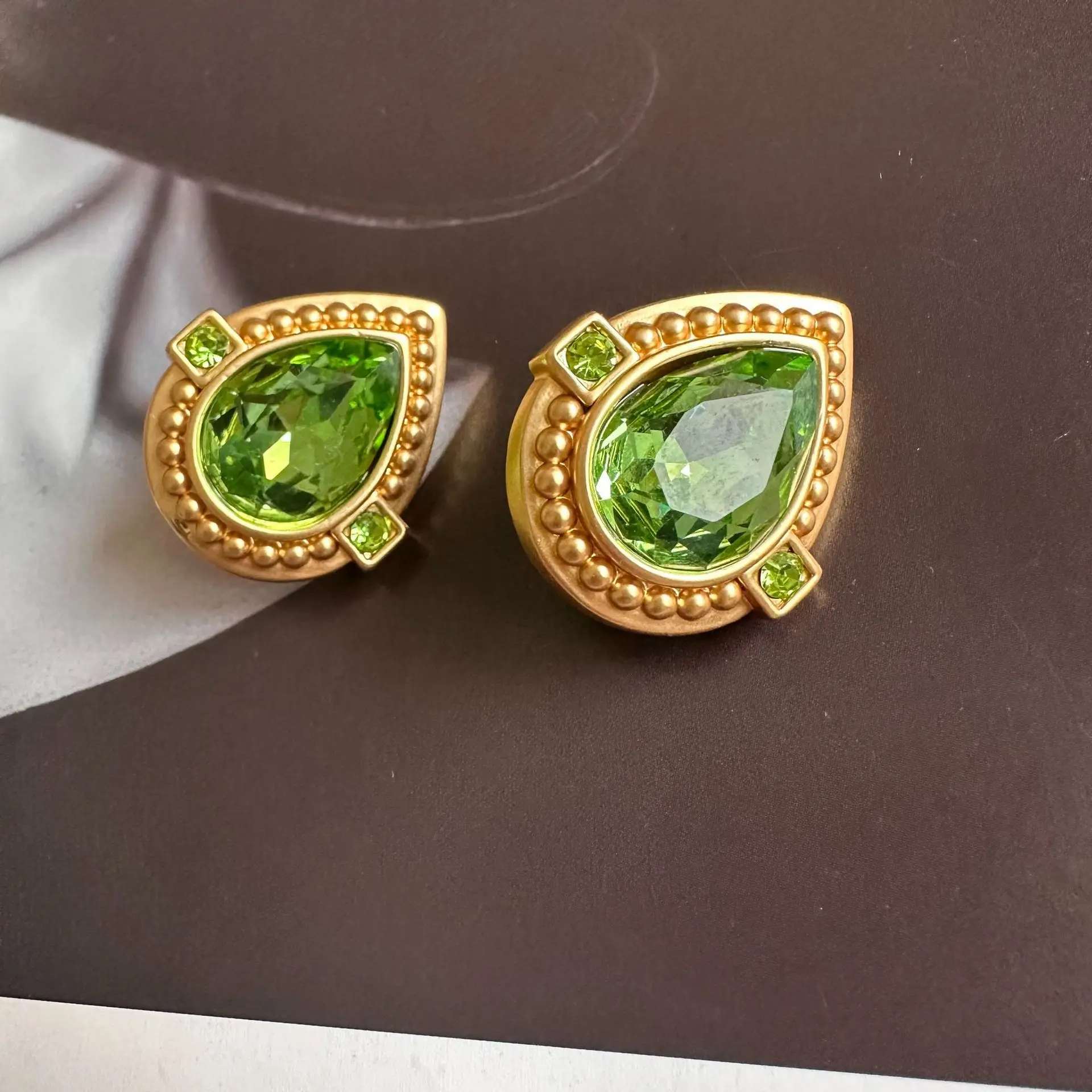 

Vintage Matte Brass Texture Clip-On Earrings for Women, Champagne with Brown Crystal Glass, No Piercing Required