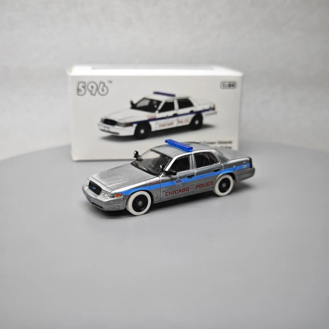 

1:64 Ford Crown Victoria - Chicago, Toy Car Model Simulation Sound Light Advanced Car Model Collectibles
