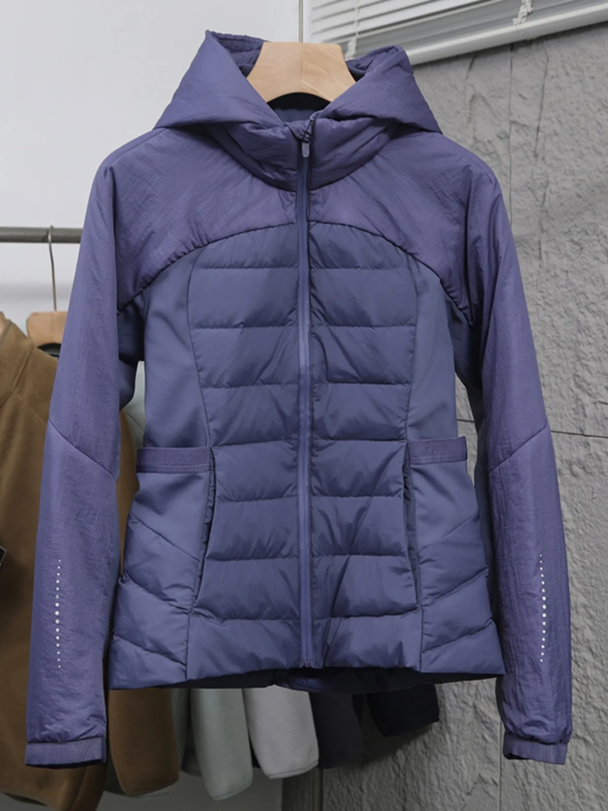 軽量キルティングダウンジャケット レディース アウトドア フード付き パッチワーク 暖かい 秋冬 細見えウエストデザイン