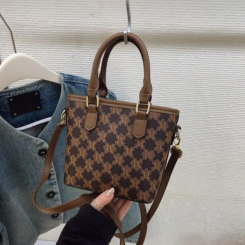 Fashionable Large Capacity Diaper Bag For Women Leather Shoulder Purse Vintage Designer Paris Solid Color Shopper