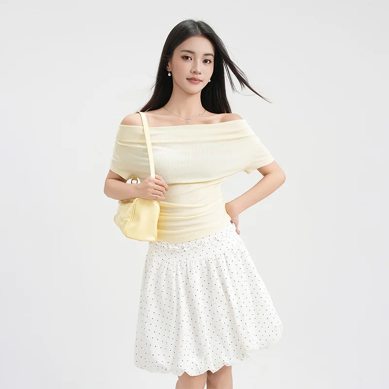 

Wrinkled One Word Slanted Shoulder Swinging Neck Design Sense 2025 Summer Short sleeved T-shirt Women's Top