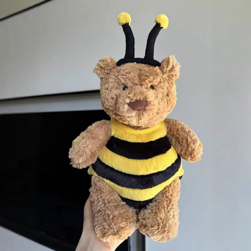 Poupée ours coeur dans un joli style de dessin animé ; Jouet en peluche idéal pour un compagnon apaisant pour enfant