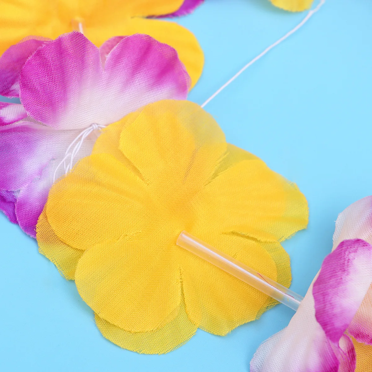 

3Set Dual-Color Hawaii Leis Garland Kit 1 Big Neck Wreath 1 Elastic Headdress 2 Elastic Wristbands for Hawaiian Party Tropical