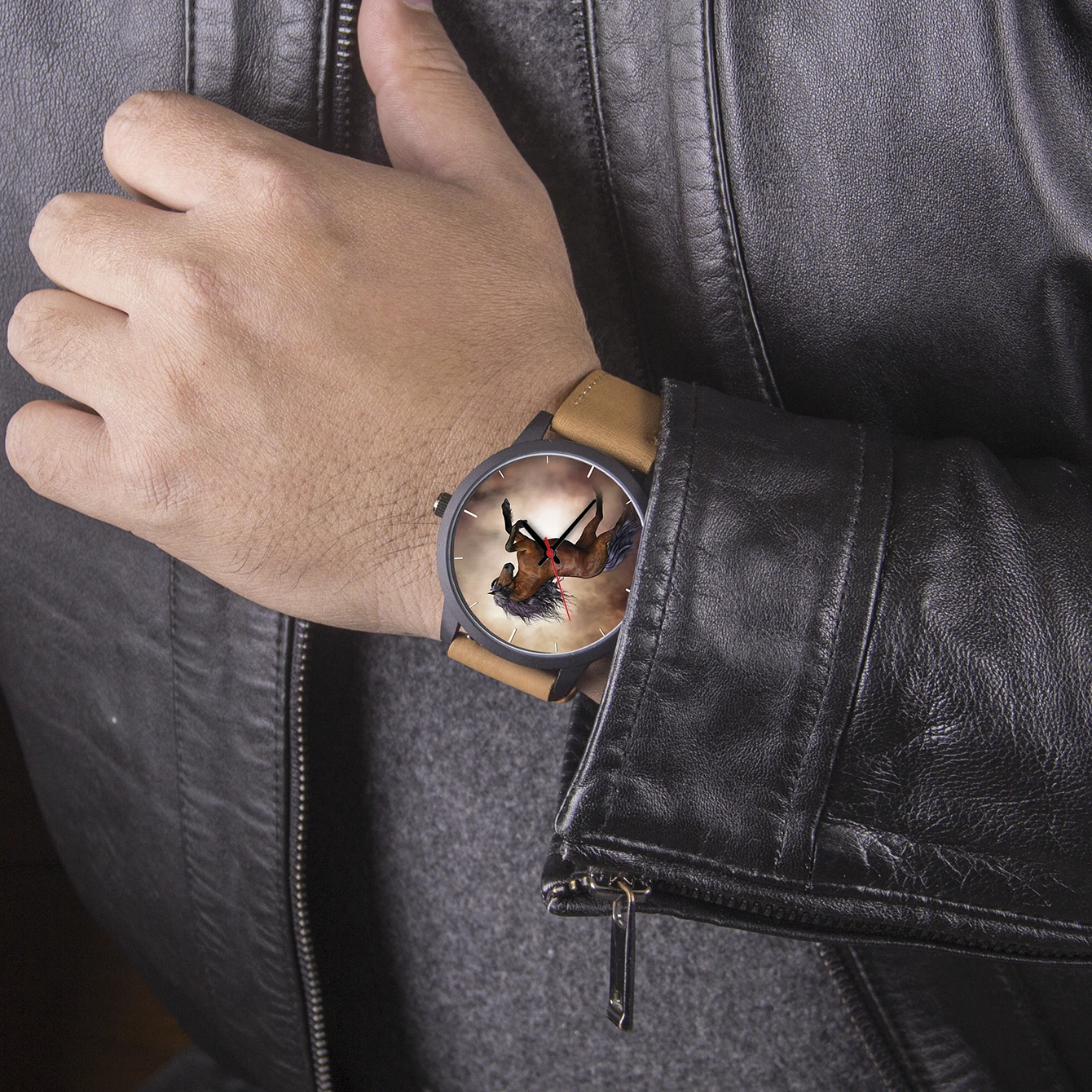 2024 Customize Quartz Wrist Men\'s Watch 3Hands Horse Steed Mustang Design Punk Cool Style Scarves Gift Souvenir
