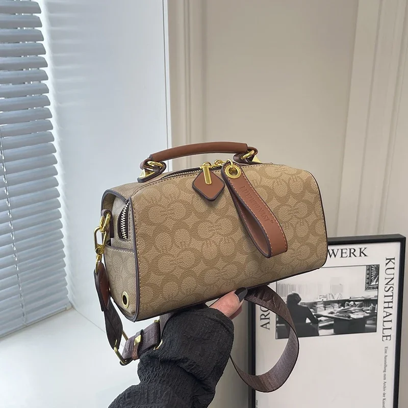 

Stylish Ladies Shoulder Bag In Genuine Leather, Convertible To Crossbody Messenger, Popular Classic Elegant Handbag For Women