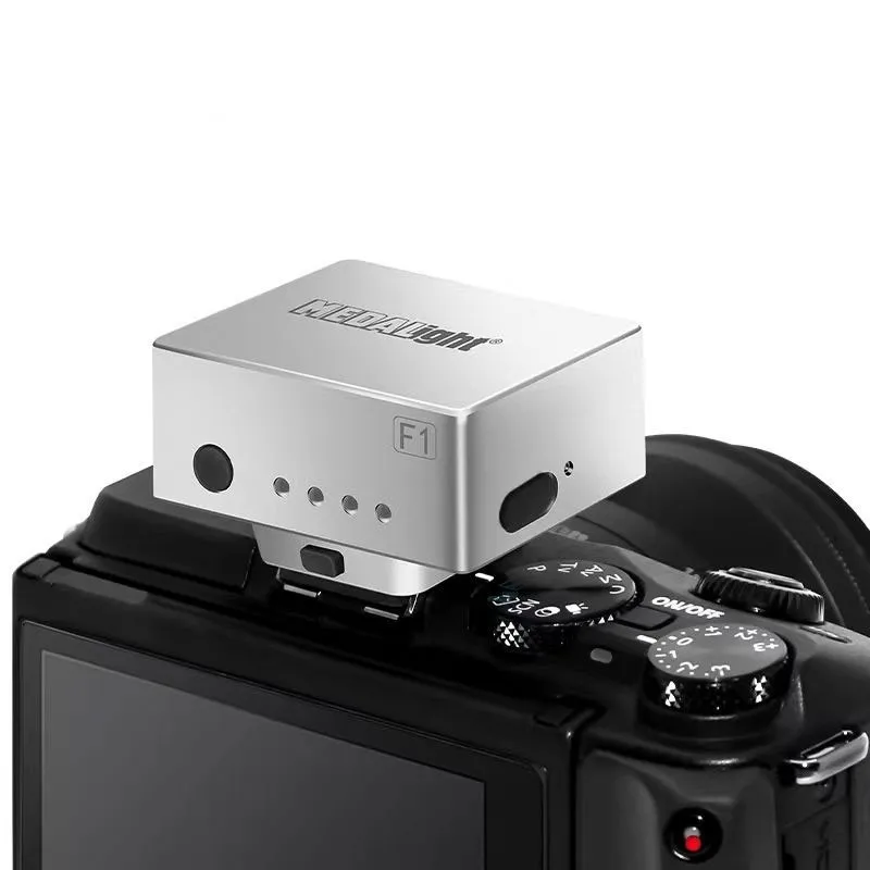แฟลชกล้องขนาดเล็ก MEDALight F1 GN10 6200K±400K สำหรับกล้อง DSLR และกล้องมิเรอร์เลส Ricoh